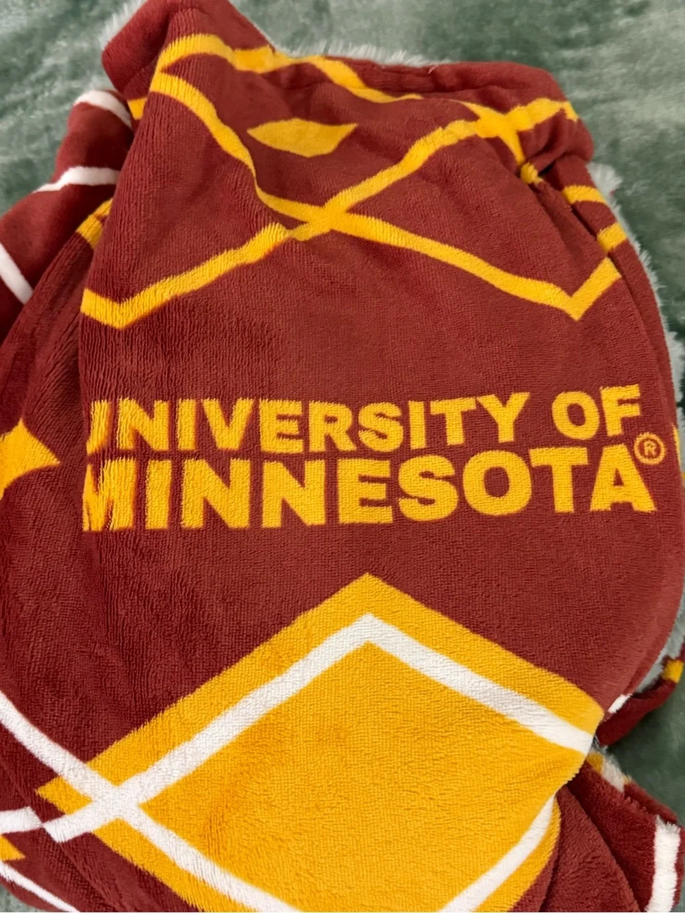 Logo Brands Minnesota Golden Gophers Super Soft Oversized Plush 60” X 70” Throw